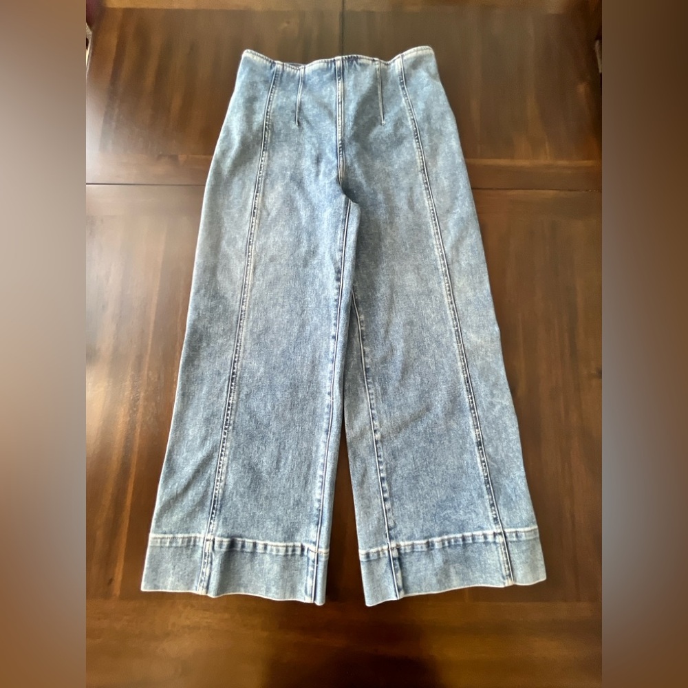 White House Black Market Extra High-Rise Wide-Leg Cropped Jeans WHBM Size 6